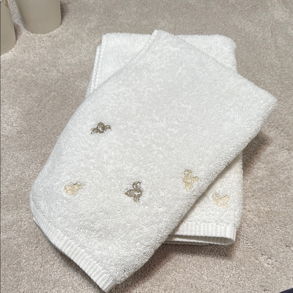 Like New! Pottery Barn Bee 🐝 Embroidered Shower Curtain, Towel Set & Jars! - Picture 5 of 9